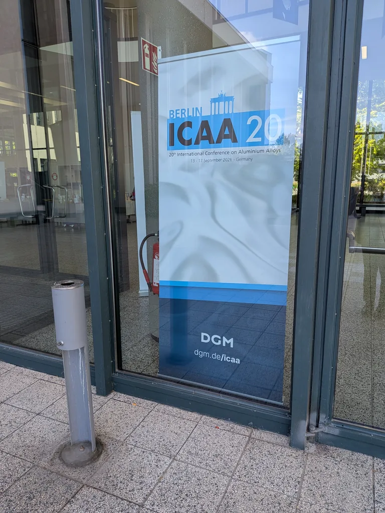 ベルリンのICAA20会場入口に掲示されたバナー